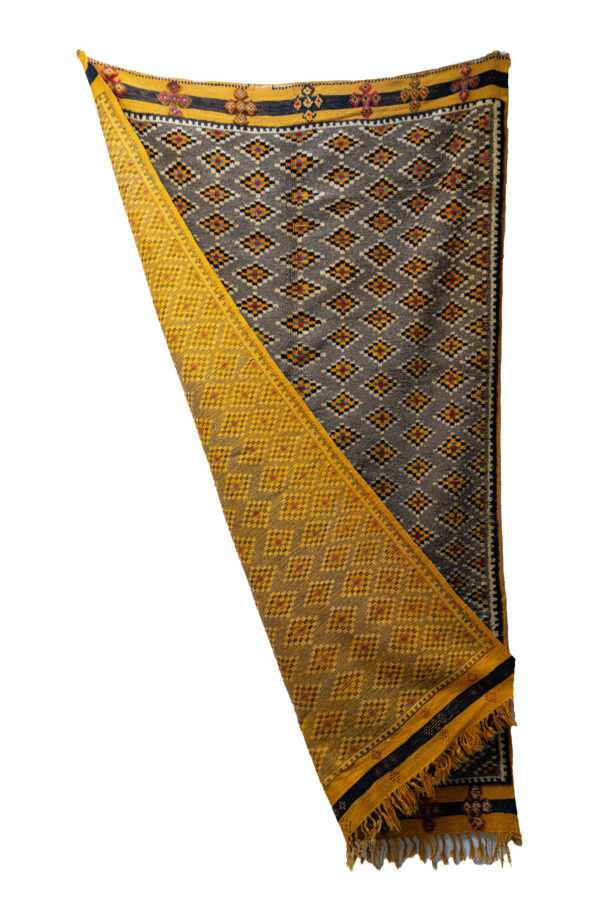 Taznakht Area Rug: High-Contrast Geometric Symmetry - Image 2