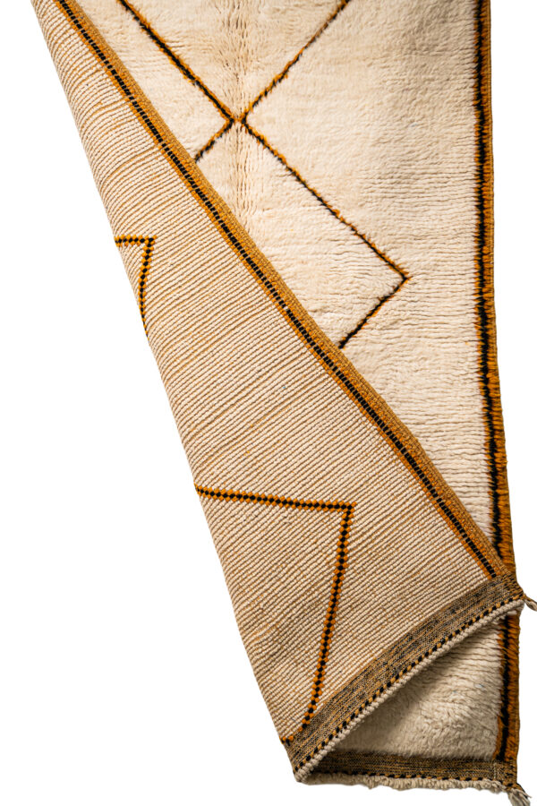 Luxurious Natural Wool Rug - Timeless Berber Craftsmanship - Image 4