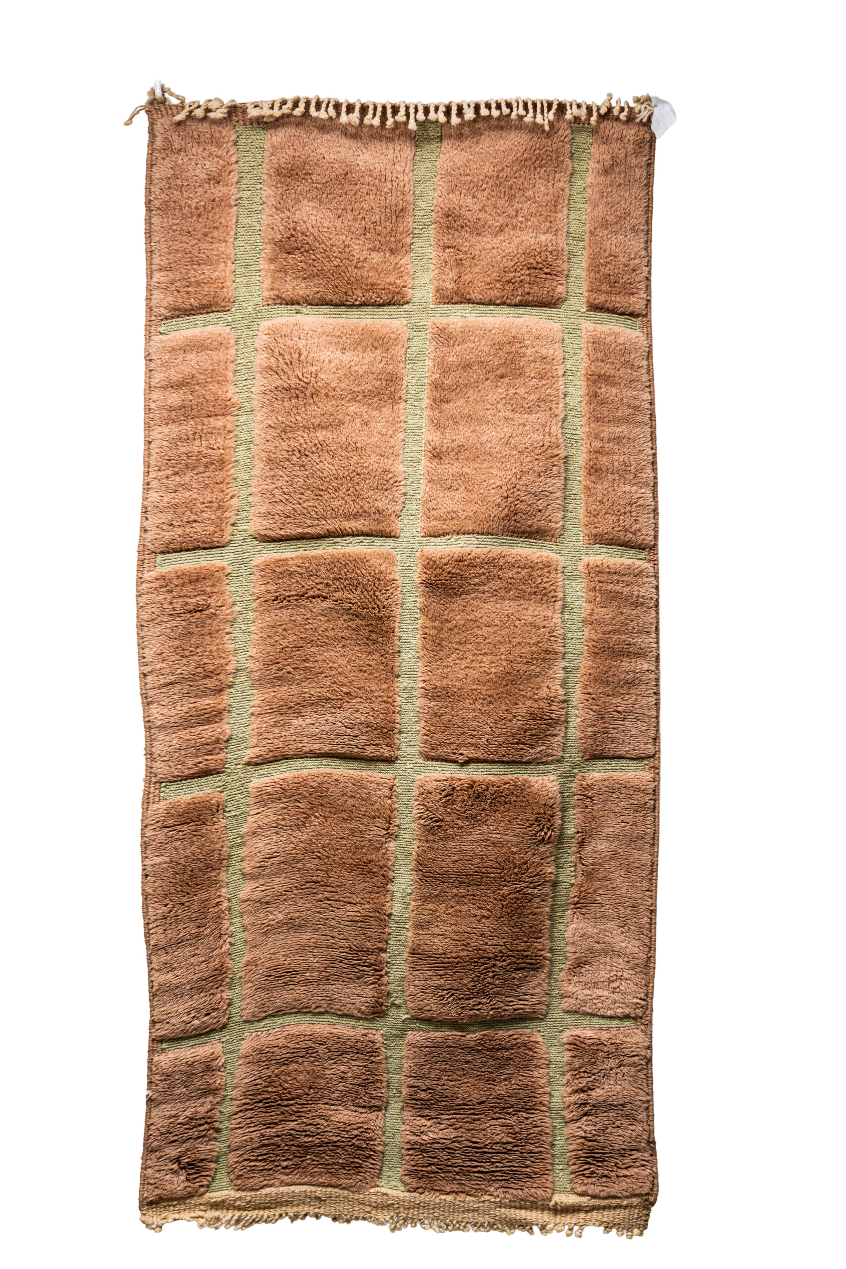 Mrirt is synonymous with luxury. Its wool is incredibly soft and silky (premium quality), offering unparalleled comfort underfoot.