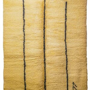 Tapis Berbère Écru à Bandes Noires - Yassini Gallery, Pièce Unique